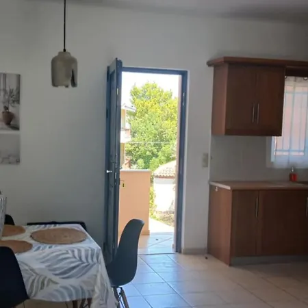 アパート Pale Orb ポルト・ヘリ